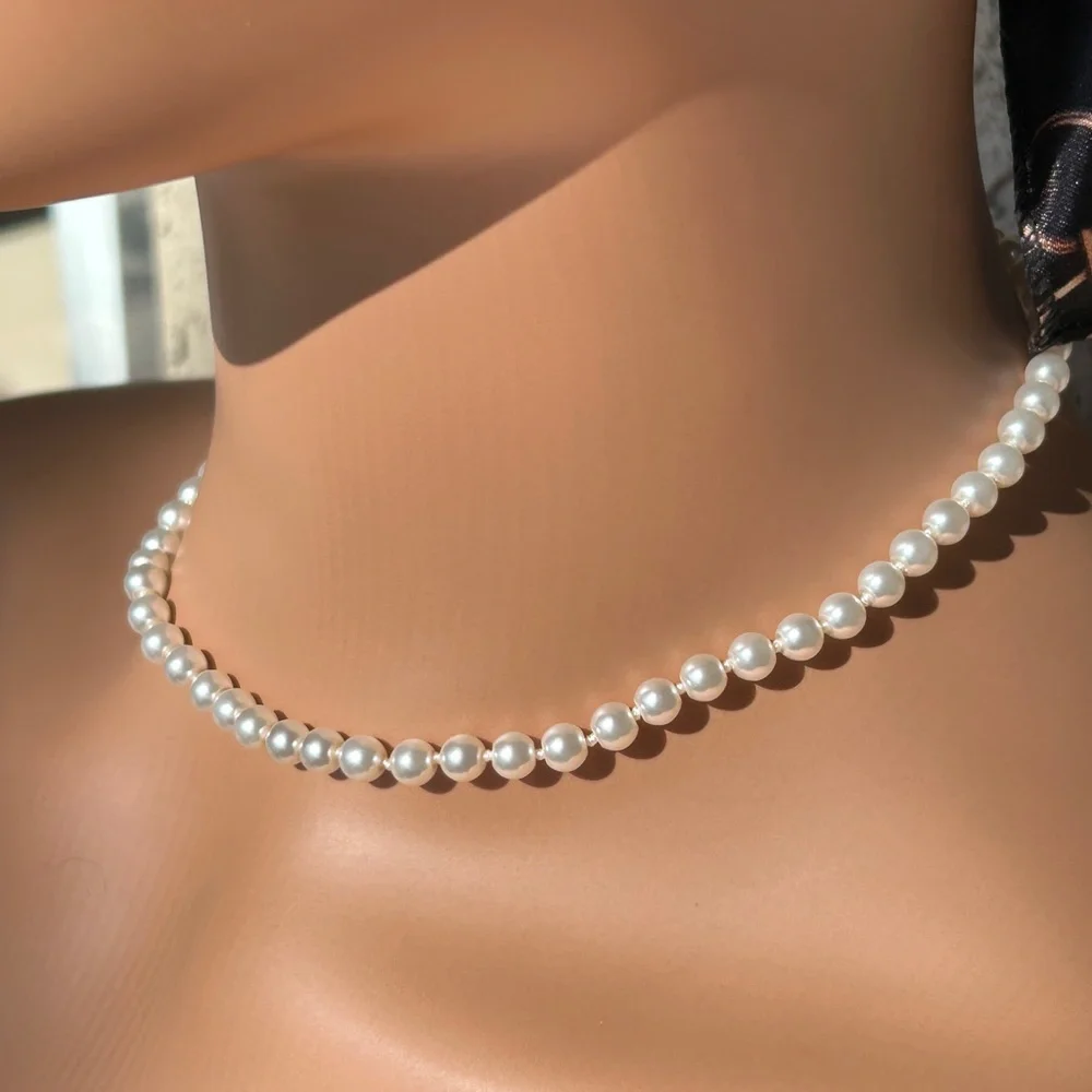 Delicate White Pearl Necklace - Picture 4 of 5